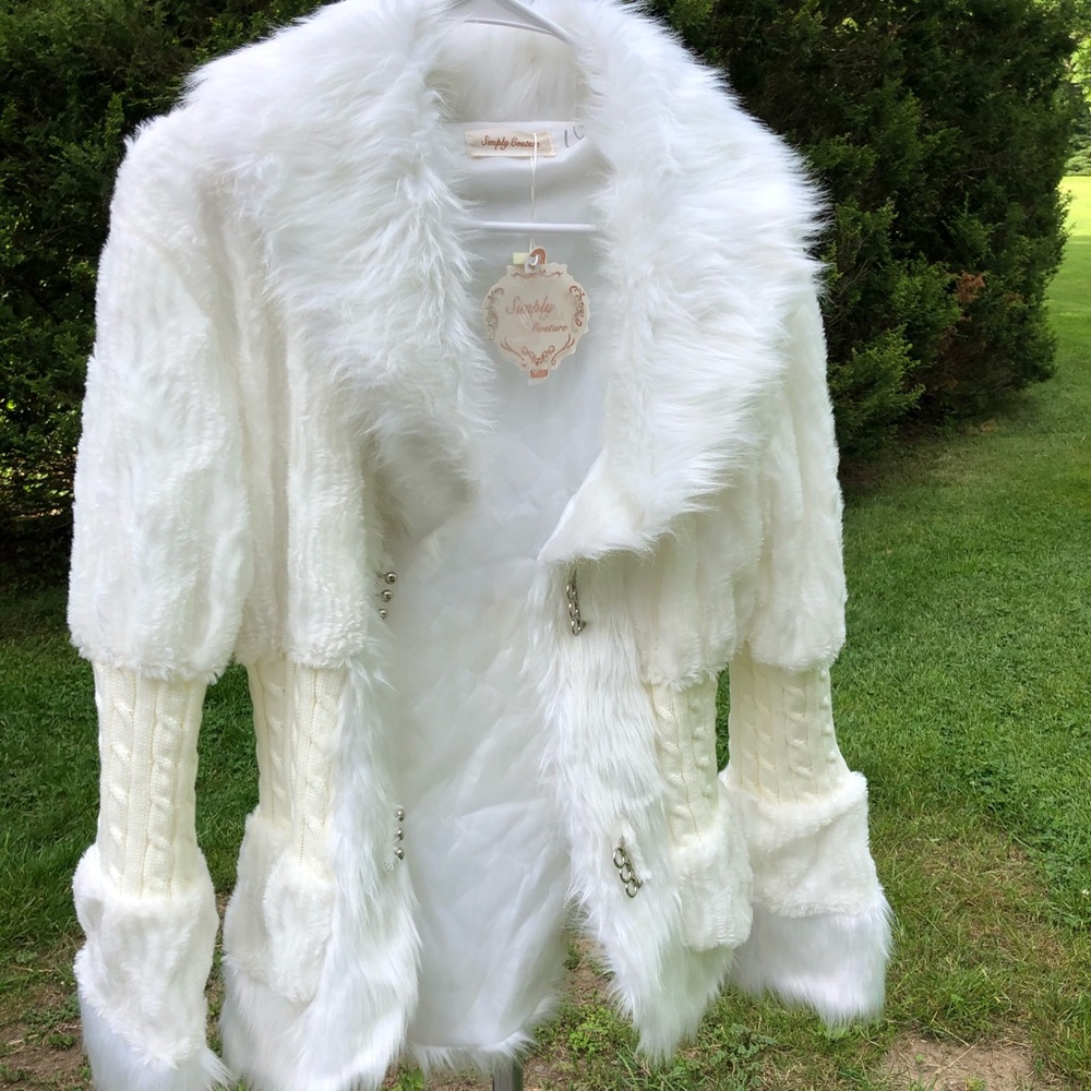 SOLD! NWT Simply Couture Vintage faux Fur jacket M